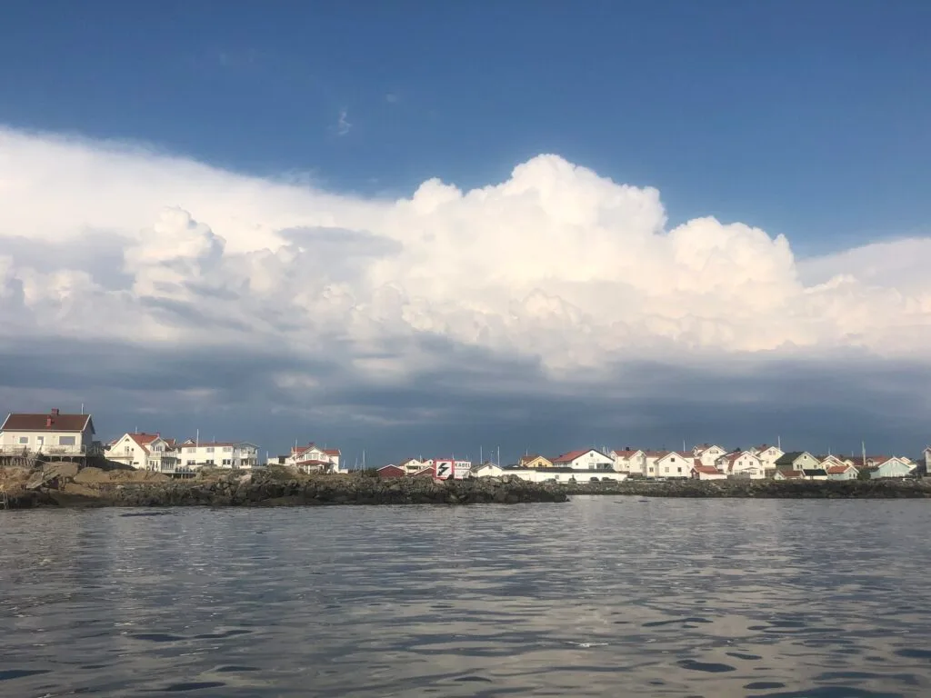 Mitt första kvartal som ö-bo!, Knippla, Bohuslän, västkusten, hamn, himmel, moln