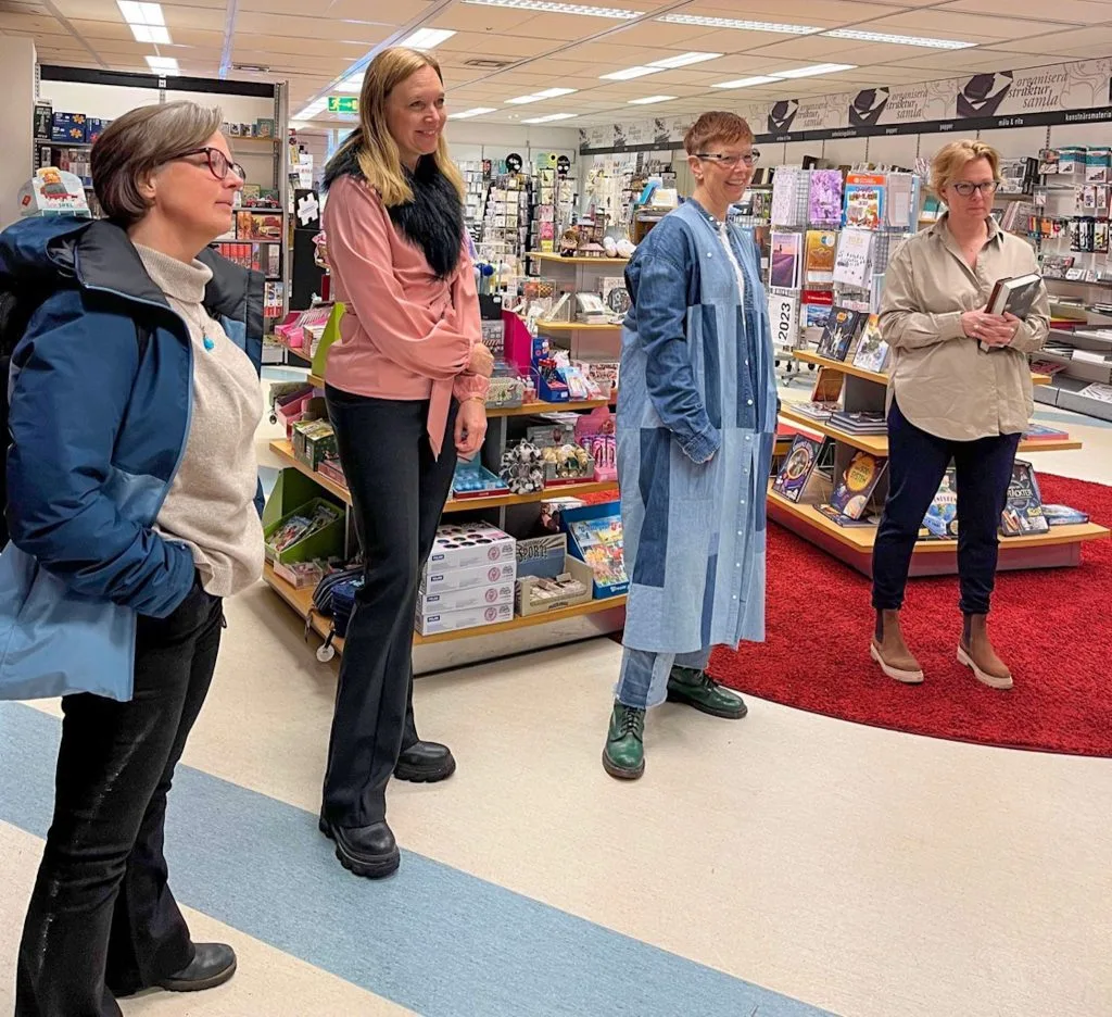 vidgade vyer och varma kontakter, hultgrens bokhandel