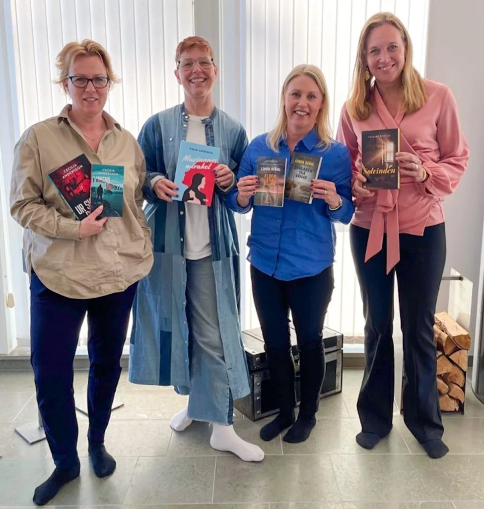 vidgade vyer och varma kontakter, författare, Malin Lundskog, mariannes mirakel