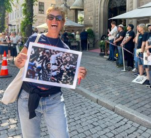 MAlin Lundskog med foto på Bruce Springsteen, Göteborg, ELite Plaza, autograf, fans