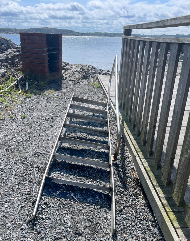 kärringarna ville ha en badtrappa på knippla, västkusten