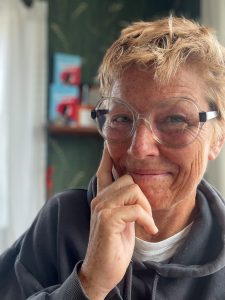 Malin Lundskog, författare, rörd till tårar vid redigering
