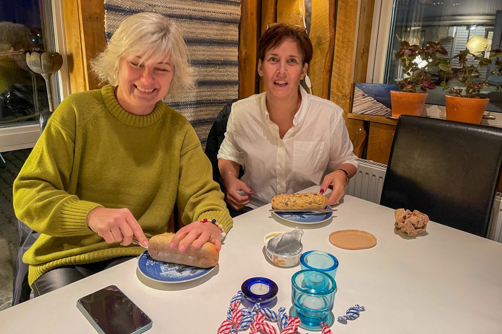 kicki westerberg och Eva Svärd på Malin Lundskogs release av Mariannes mirakel, firade två år som romanförfattare
