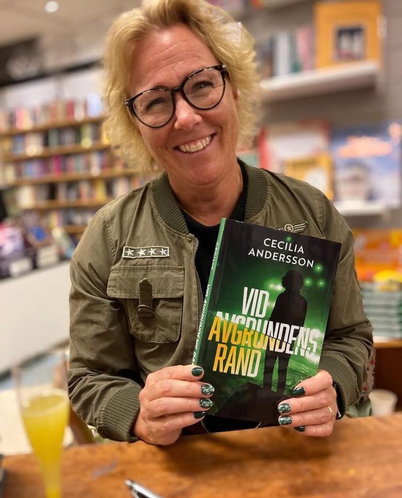 första boktipsen i december, cecilia Andersson, vid avgrundens rand, podden skriverier med malin och cilla