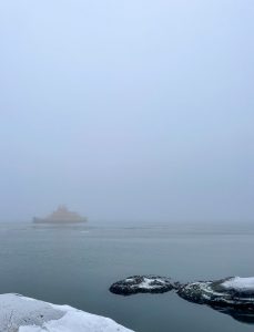 färja kör in i dimman, västkusten, himmel, hav, knippla