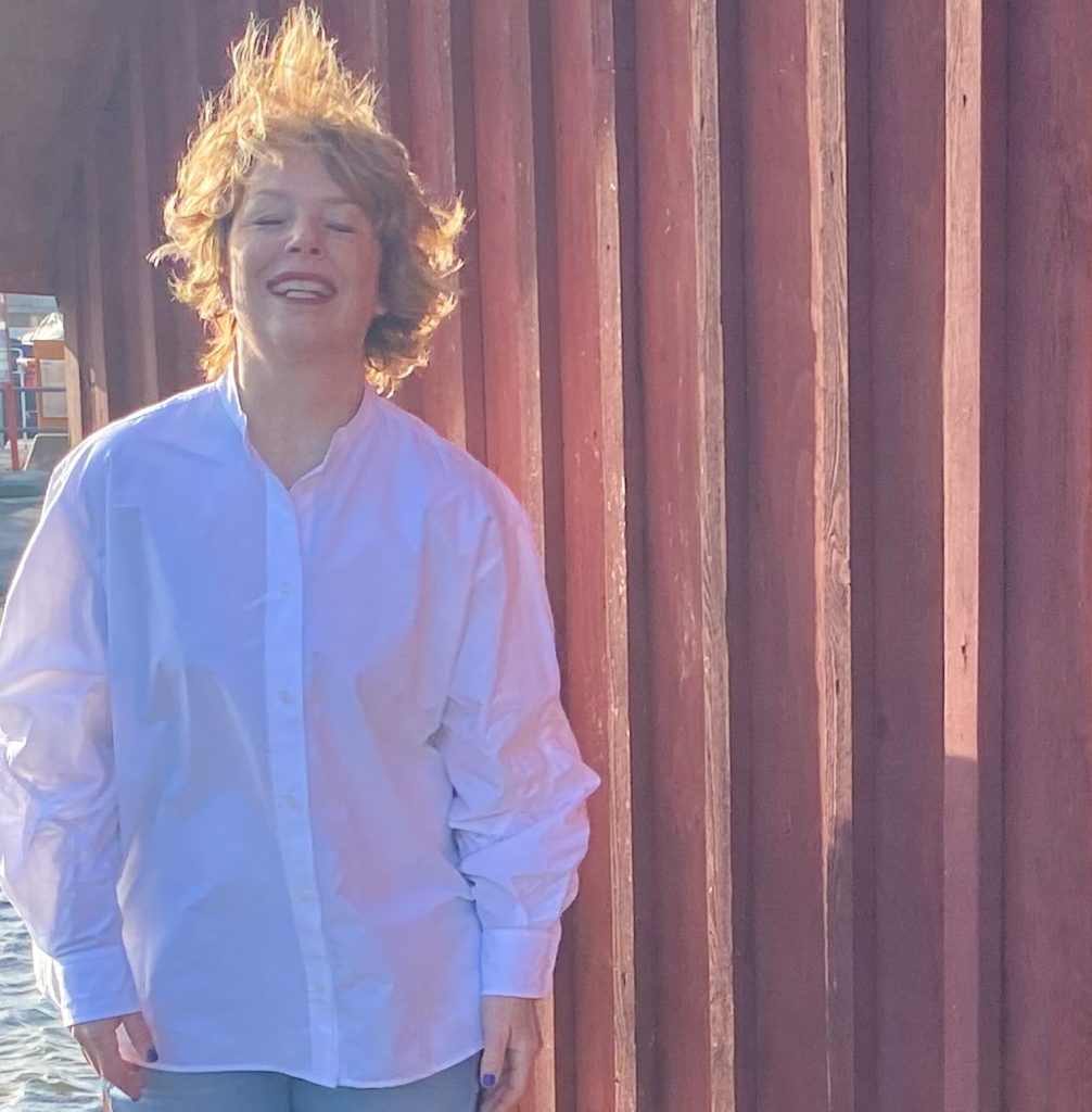 författarporträtt, Malin Lundskog, vind i håret, ofokus