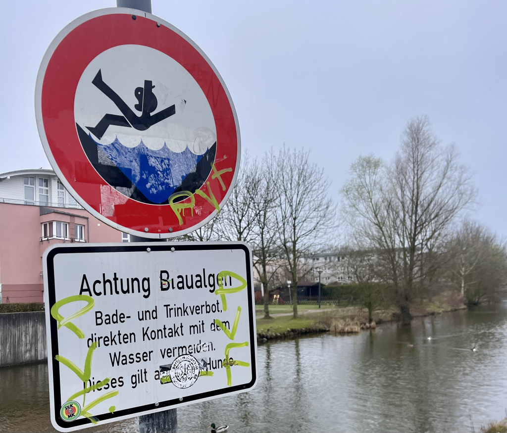 vem vet var Bochum ligger, bada förbjudet skylt
