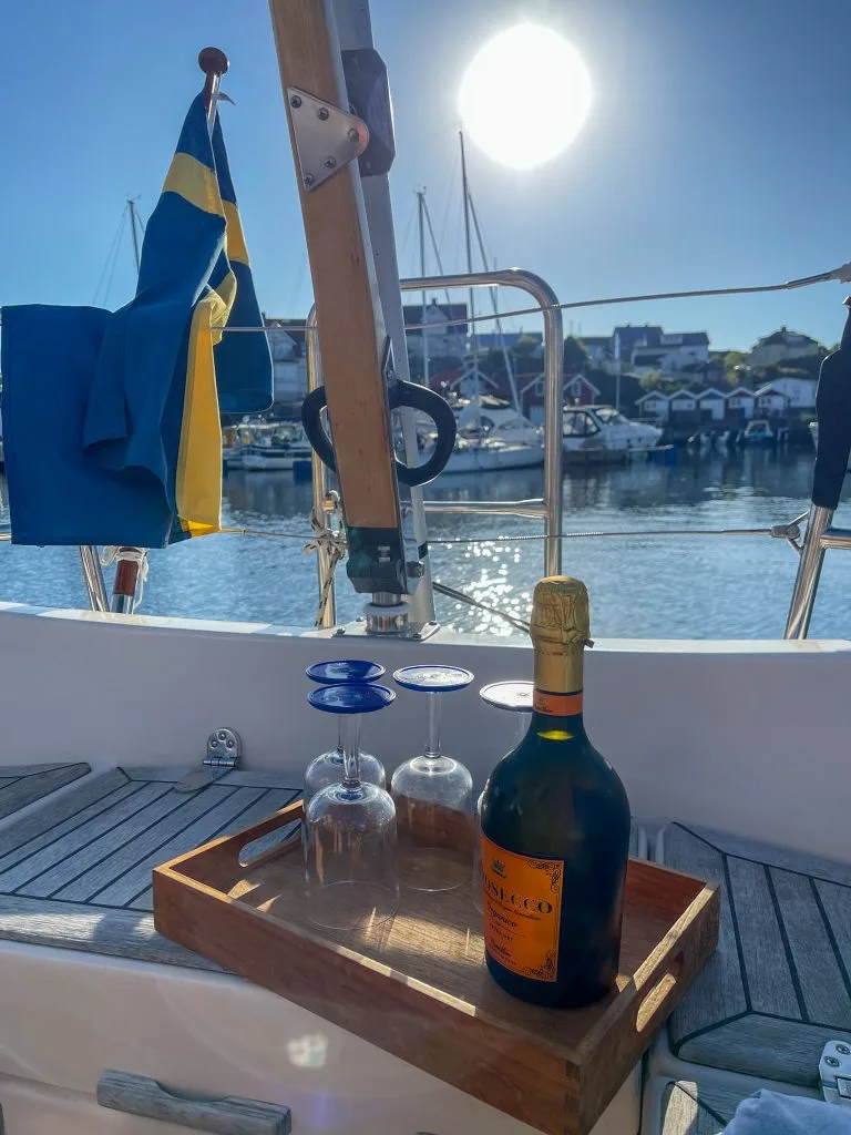jag firar redigeringen prosecco, segling, hyppeln