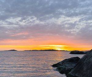 solnedgång över hyppeln, utsikt från knippla, västkusten, orange himmel