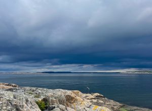 knippla, badtrappa, mörka moln, västkusten, himmel, hav