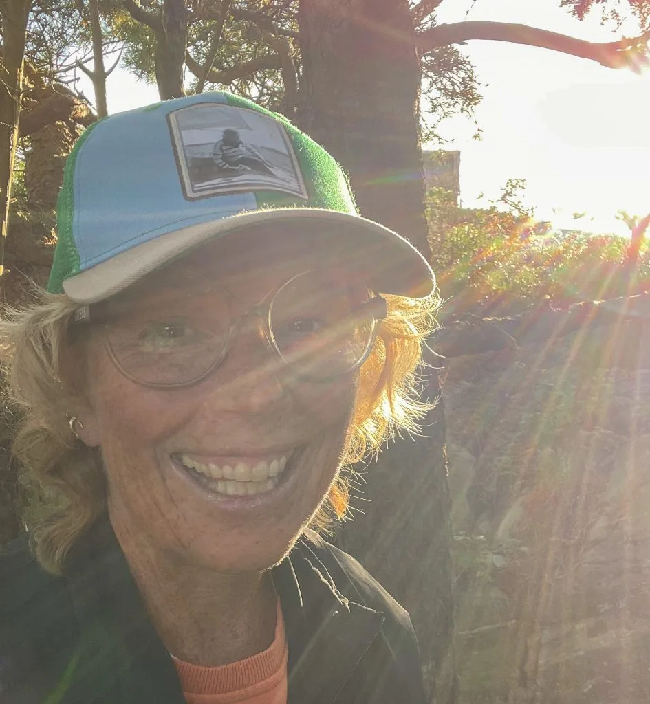 malin lundskog, sol, keps, en utenatt i månaden
