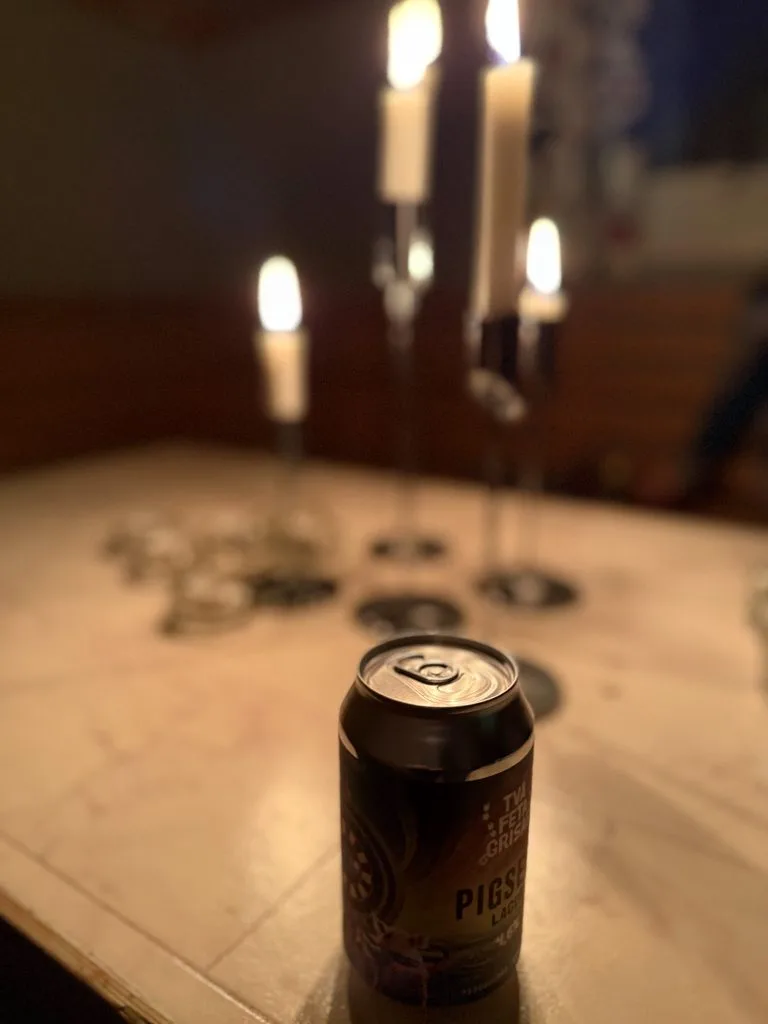 bastu, knippla, två feta grisar