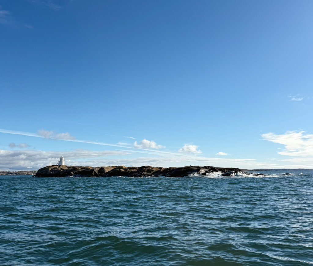 stora oset fyr, västkusten, öckerö kommun, gammal sjö, vågor

