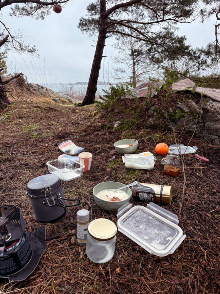 semlegröt, frukost, utomhus, knippla