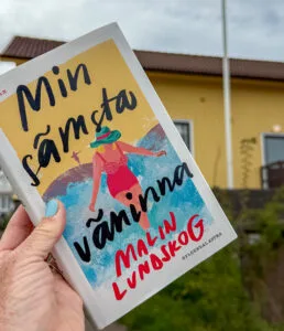 Min sämsta väninna utanför Föreningsgården, knippla