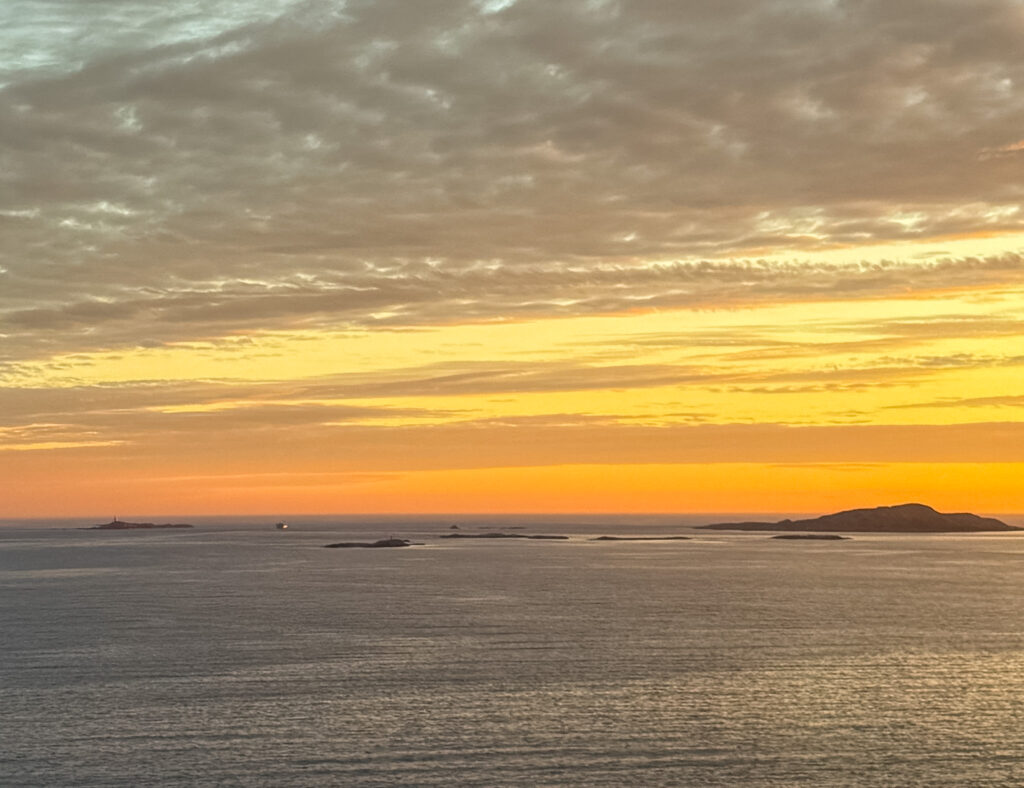 solnedgång, orange himmel, utsikt västerut från knippla